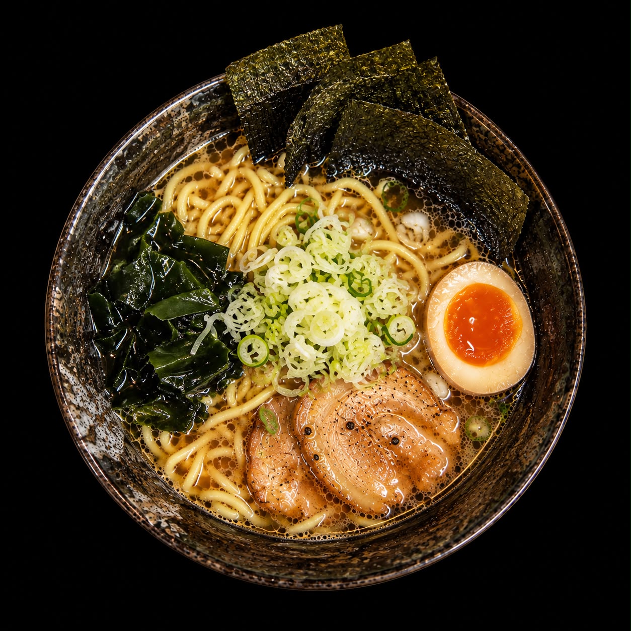 Ramen cu carne și narutomaki